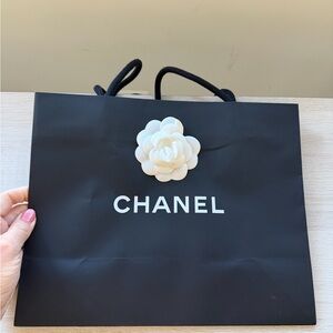 ☀️🌴CHANEL Shopping Bag with White Camellia